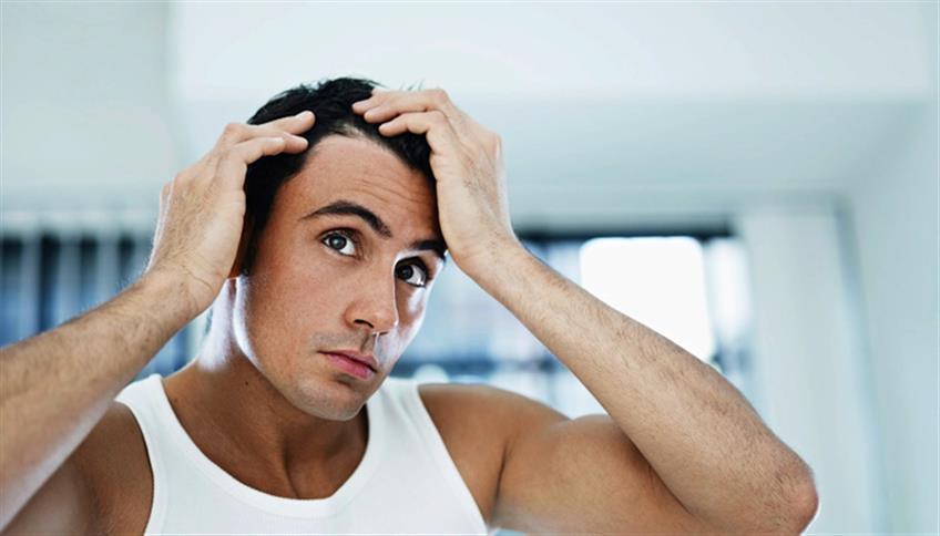 La caduta dei capelli è vissuto dagli uomini in modo preoccupante. La caduta dei capelli è vissuto dagli uomini in modo preoccupante.